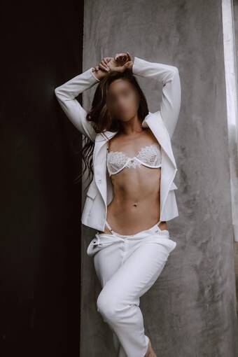 Проститутка Нинель +7(981)136-33-84 СПБ