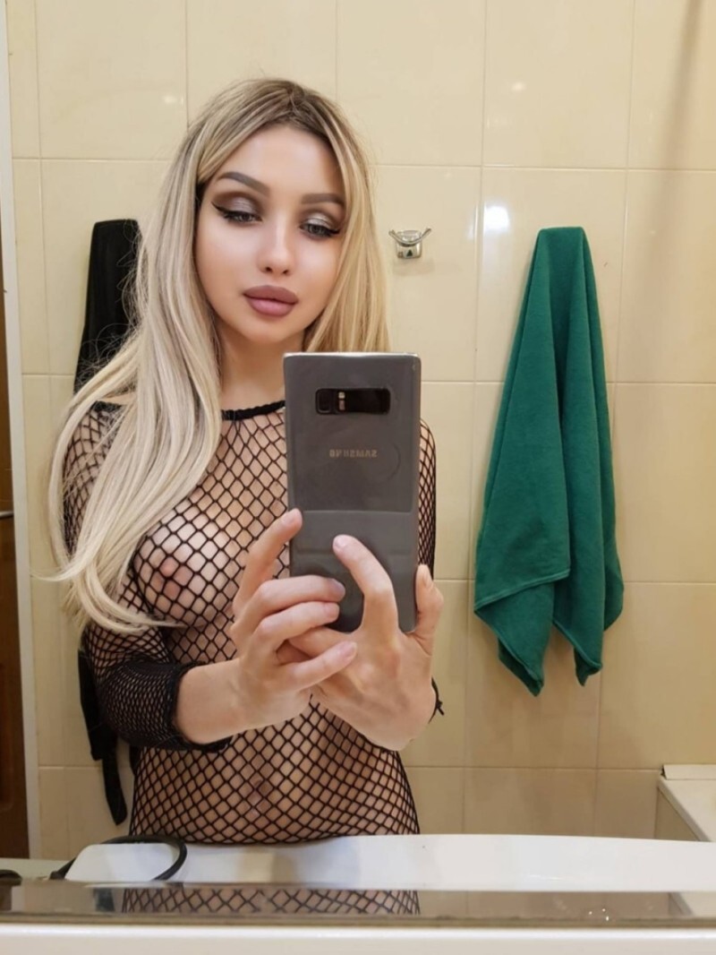 Индивидуалка Питера Юлия с 2 размером груди предлагает интим услуги у метро Маяковская  +7(981)214-21-80 